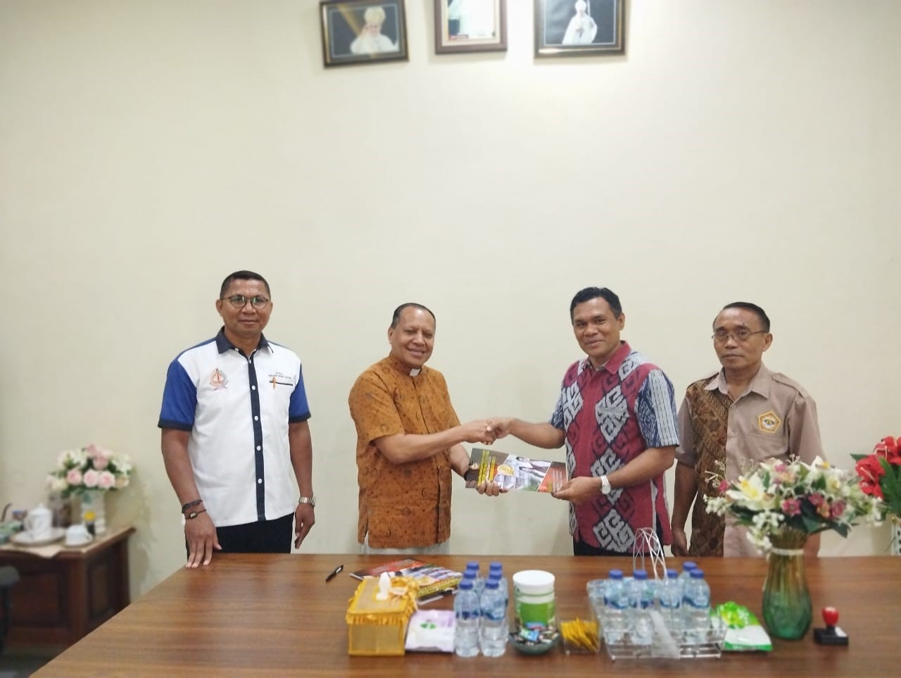 Penandatanganan Kerja Sama (MoU) antara STIKOM Uyelindo Kupang dengan STIPAS Keuskupan Agung Kupang