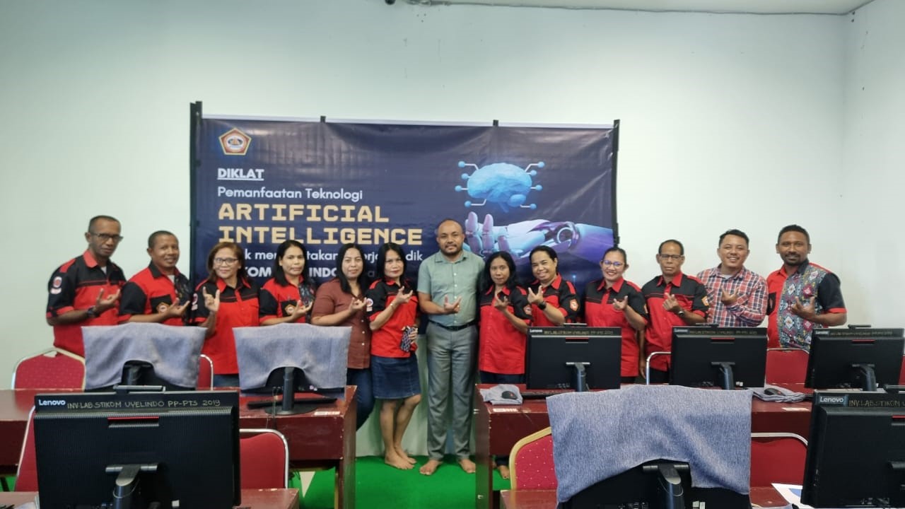 Pendidikan dan Latihan Pemanfaatan Teknologi Artificial Intelegence Untuk Meningkatkan Kinerja Tenaga Kependidikan STIKOM Uyelindo Kupang